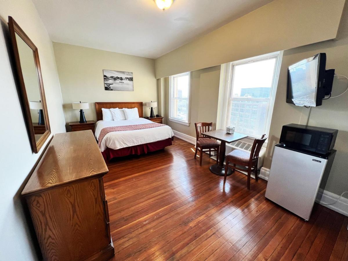 | Lenox Hotel and Suites