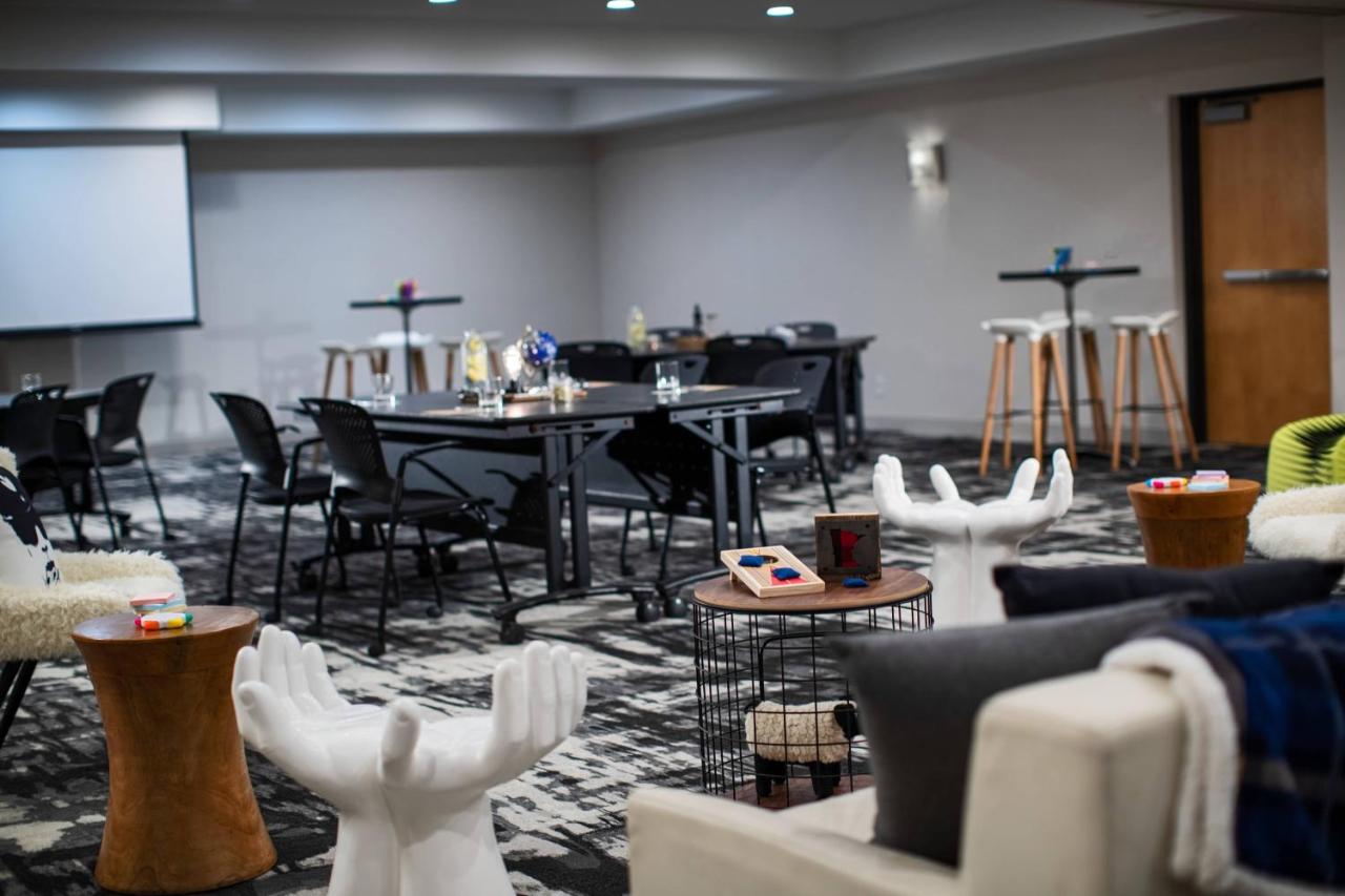 | Renaissance Minneapolis Bloomington Hotel