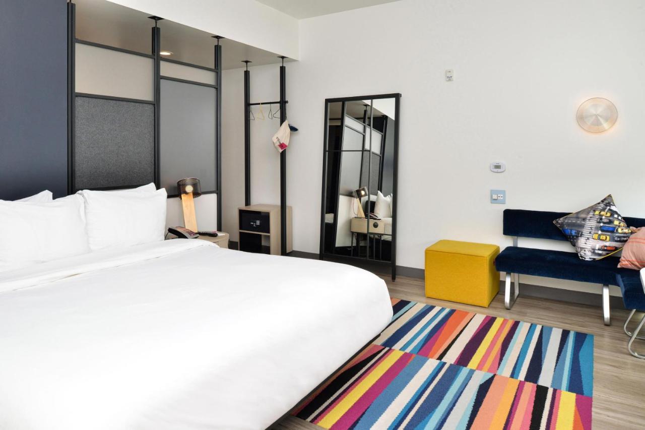 Savvy, Larger Guest room, 1 King at Aloft by Marriott Charlotte Airport