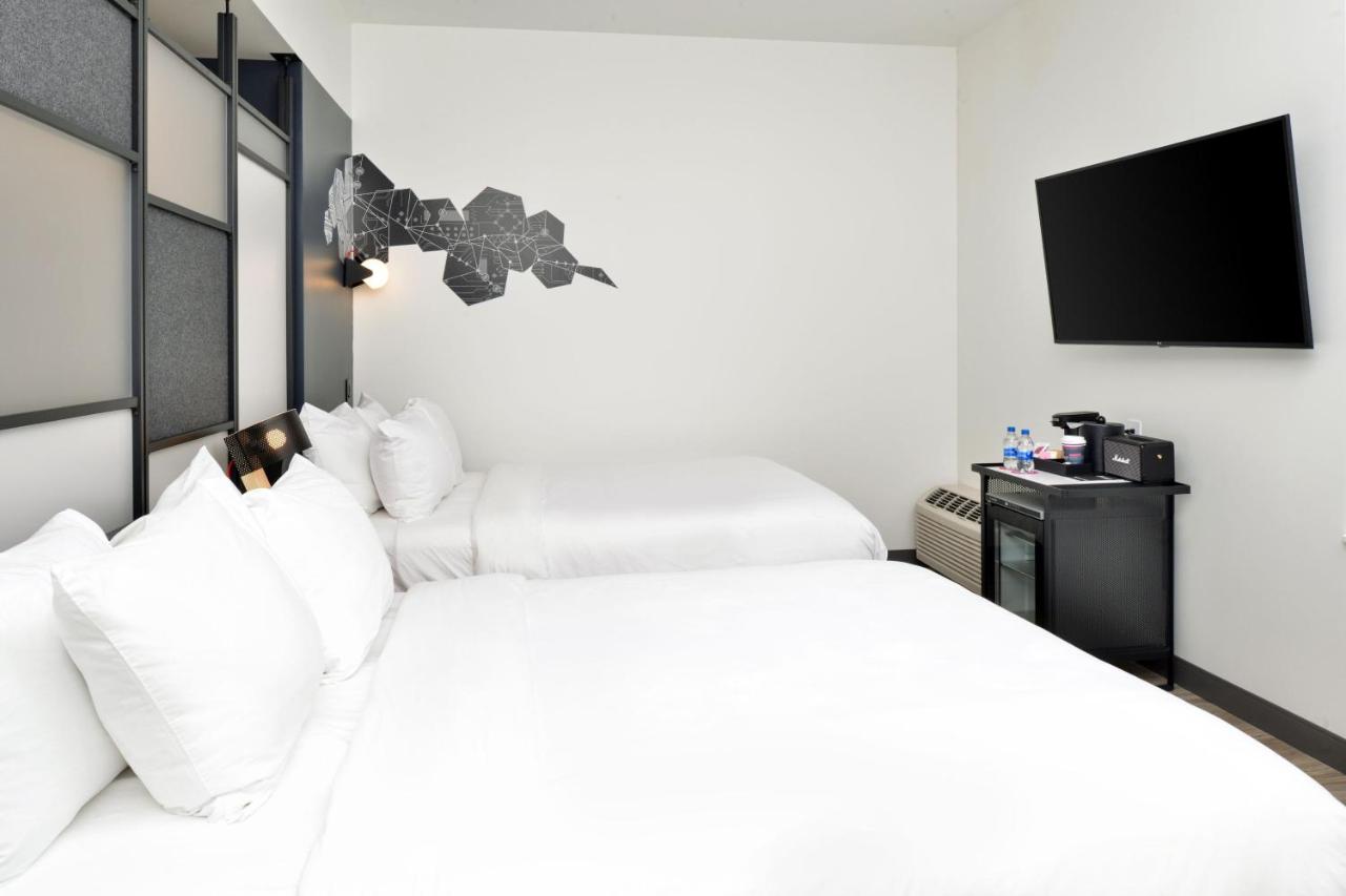 Aloft, Guest room, 2 Queen at Aloft by Marriott Charlotte Airport