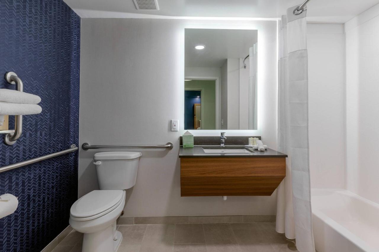 | Fairfield Inn & Suites by Marriott Atlanta Stonecrest