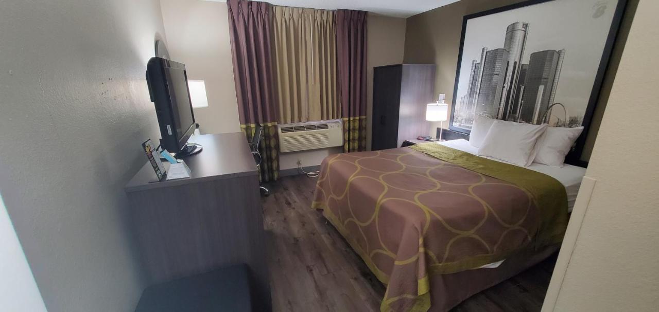 Queen Room - Mobility Access/Non-Smoking at Super 8 by Wyndham Sterling Heights/Detroit Area