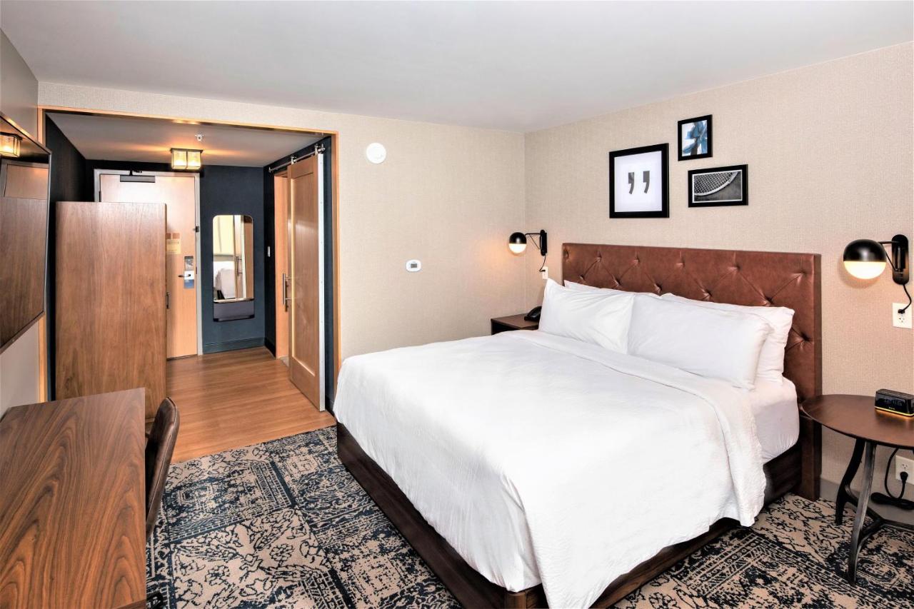 Guest Room, 1 King at Four Points by Sheraton Albany