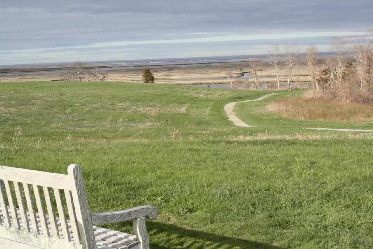 | Eagle Wing Inn - Cape Cod