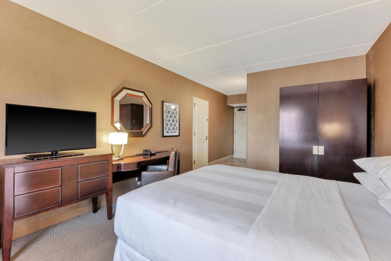 Queen Room at Sheraton Tarrytown Hotel