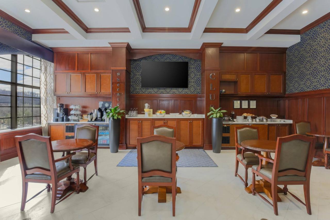 Executive King Room with Sofa Bed at Sheraton Tarrytown Hotel