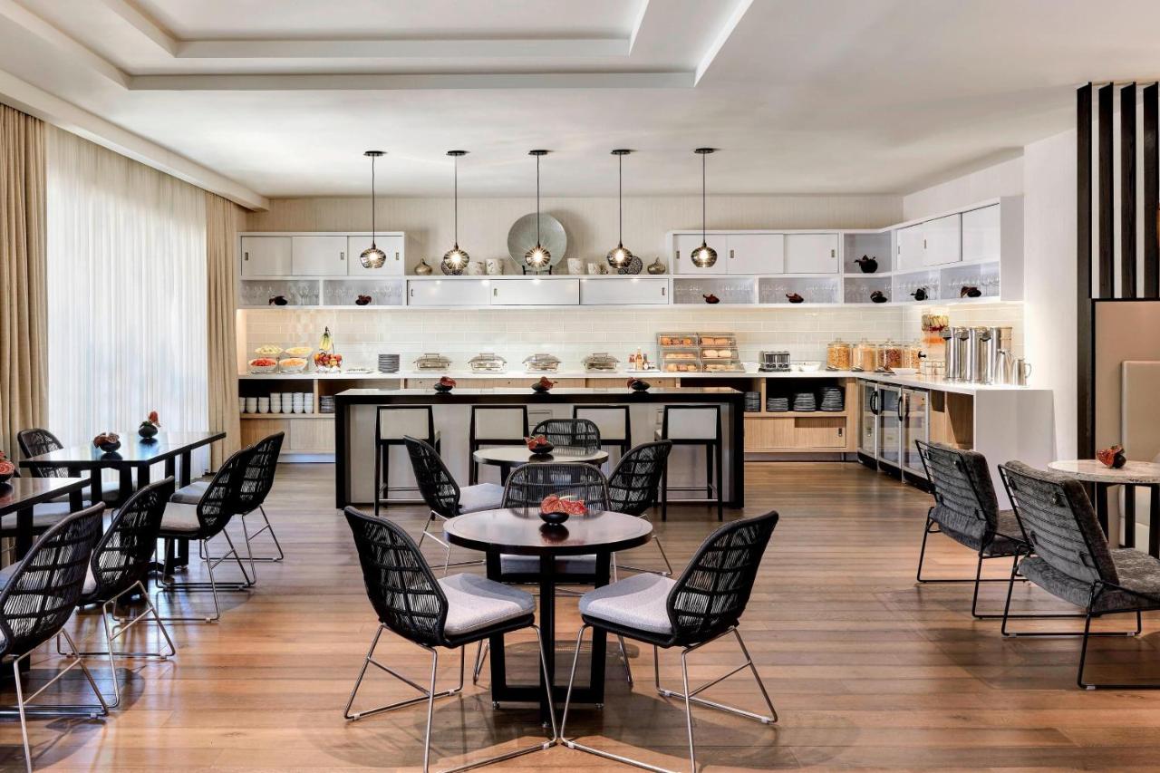 Executive King Suite - Concierge Level at Los Angeles Marriott Burbank Airport