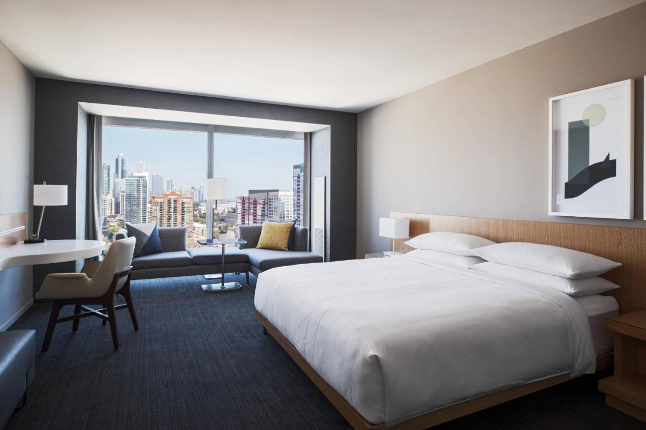 King Room - Skyline View at Marriott Marquis Chicago