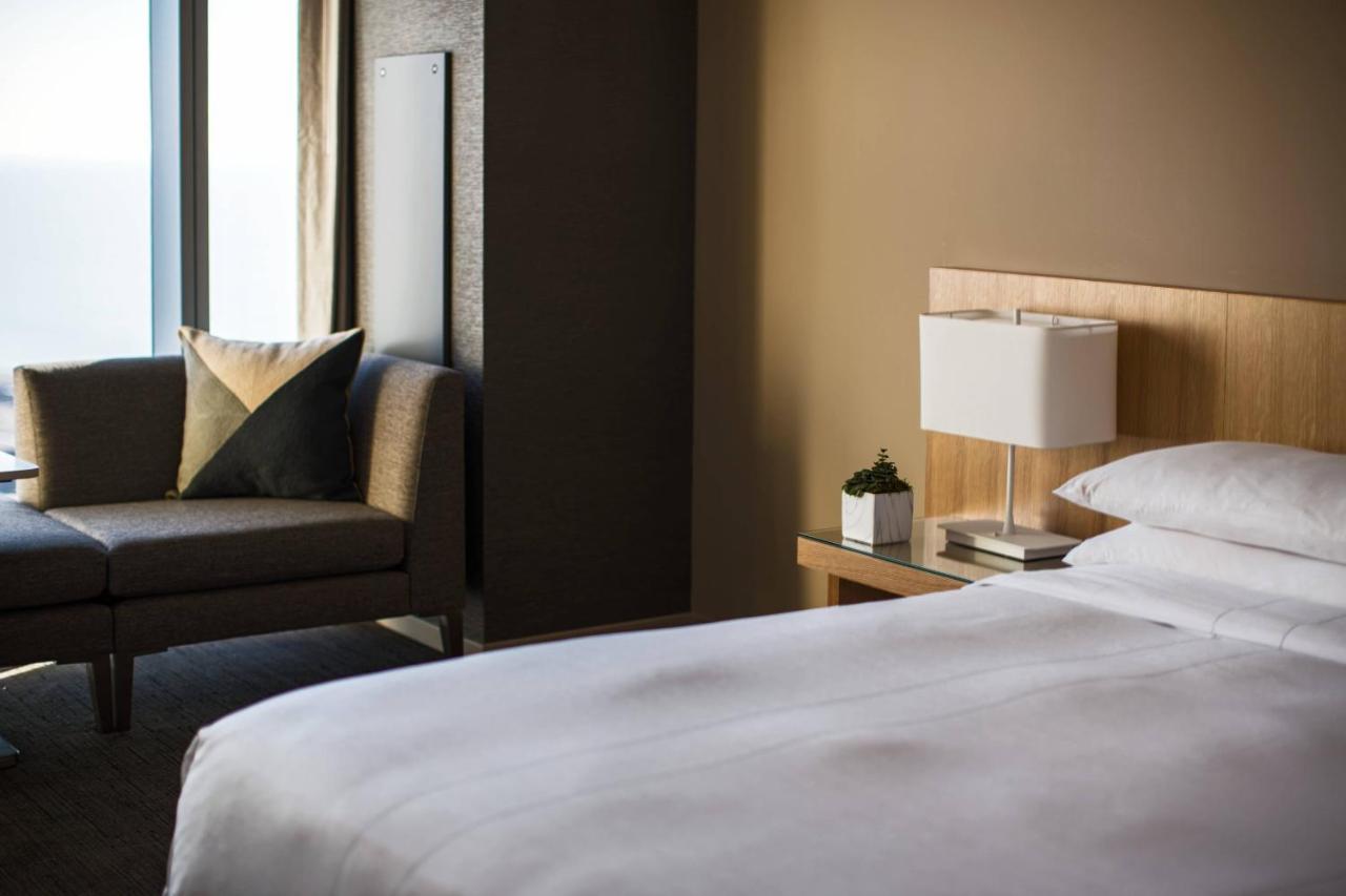 King Room - Skyline View at Marriott Marquis Chicago