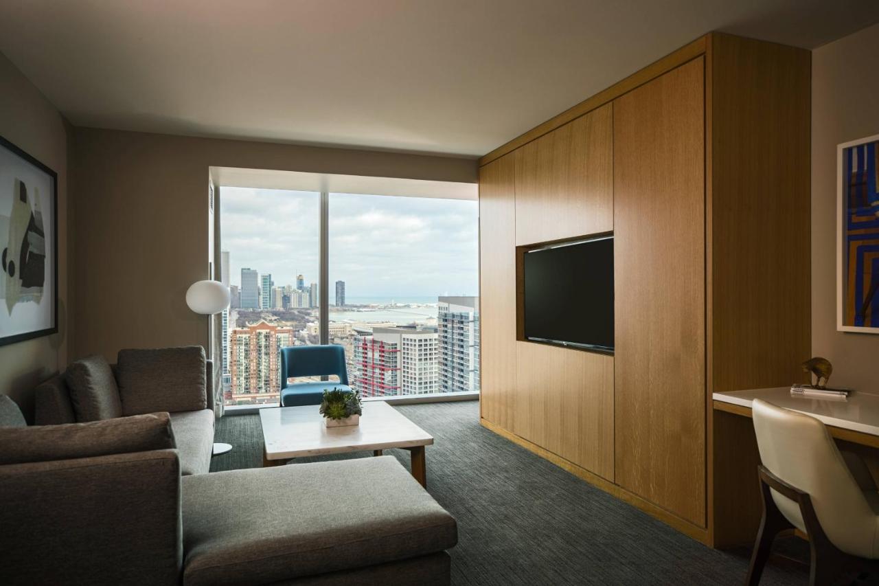 MClub Access King Room at Marriott Marquis Chicago