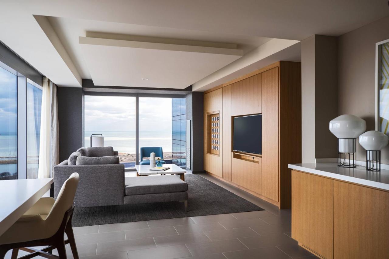 Executive King Suite at Marriott Marquis Chicago