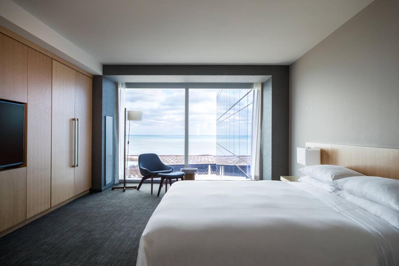Executive King Suite at Marriott Marquis Chicago