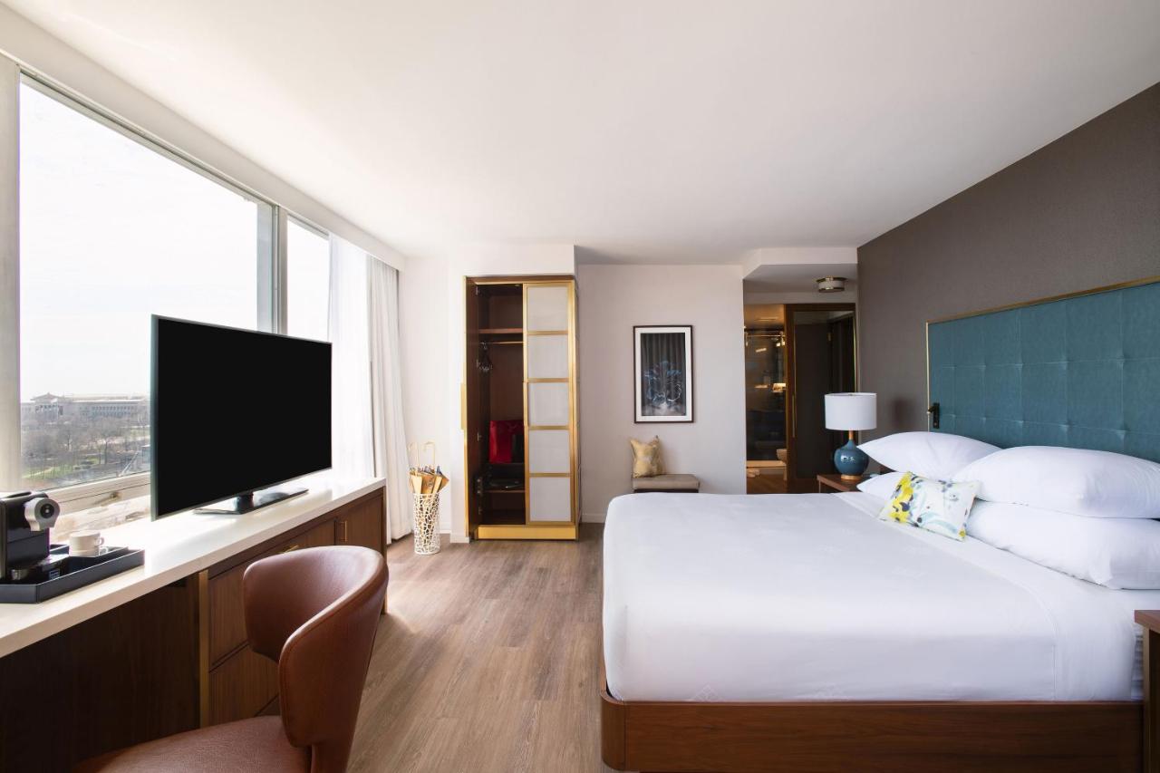 Superior King Room with City View at Le Méridien Essex Chicago
