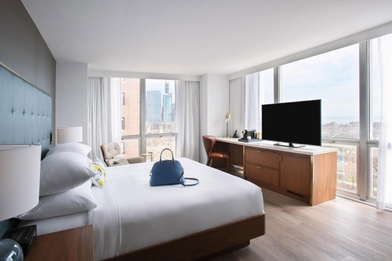 Superior King Room with City View at Le Méridien Essex Chicago
