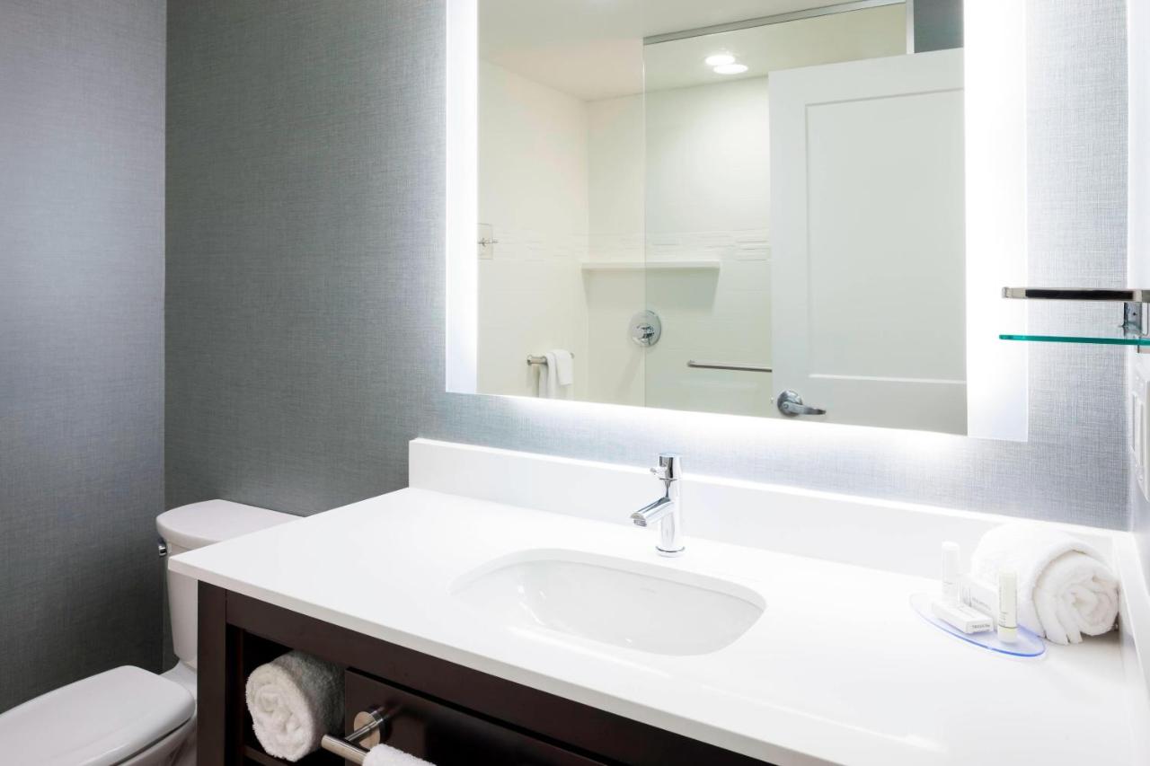 Queen Studio at Residence Inn by Marriott Near Universal Orlando™