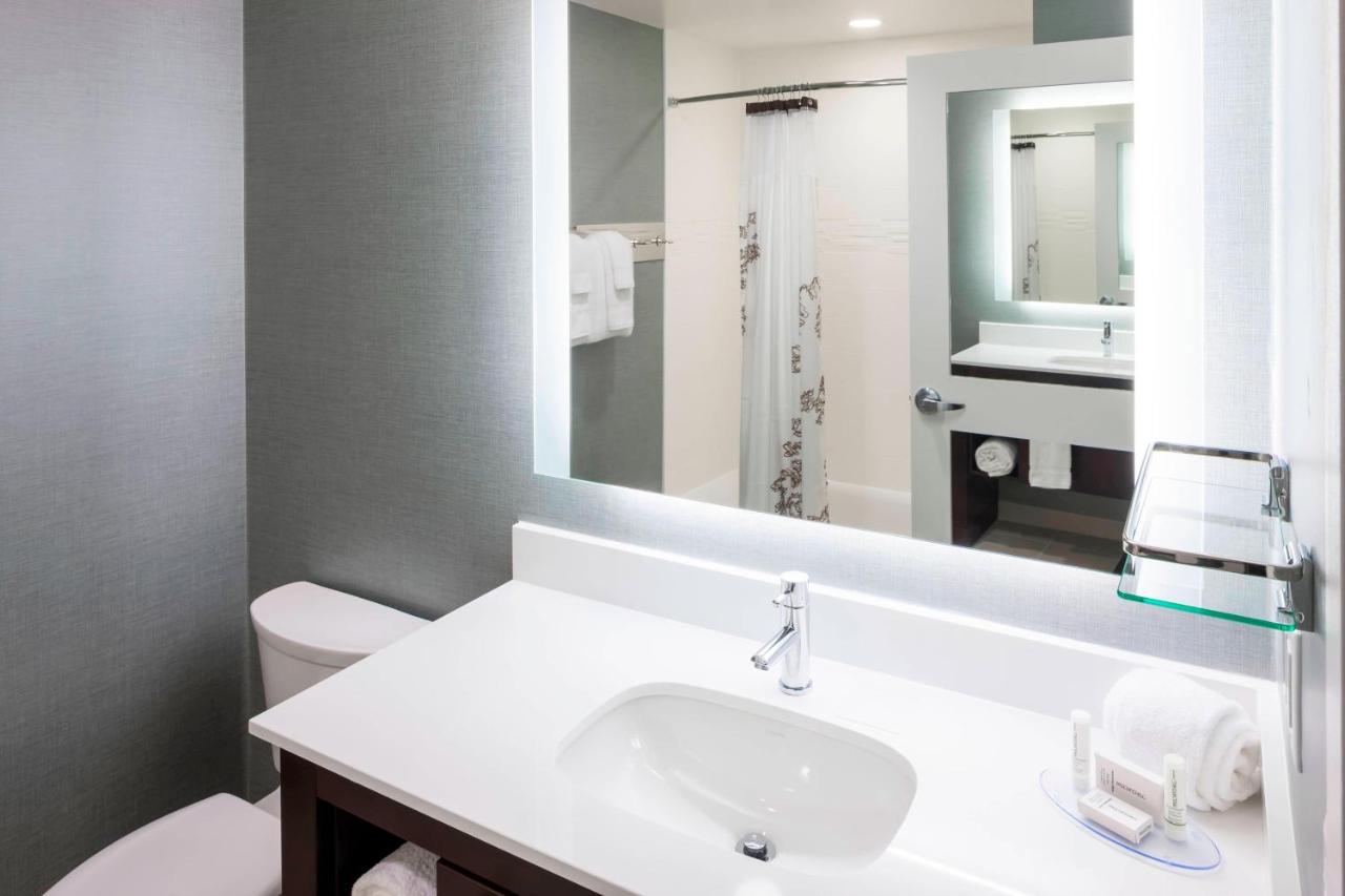 Queen Suite at Residence Inn by Marriott Near Universal Orlando™