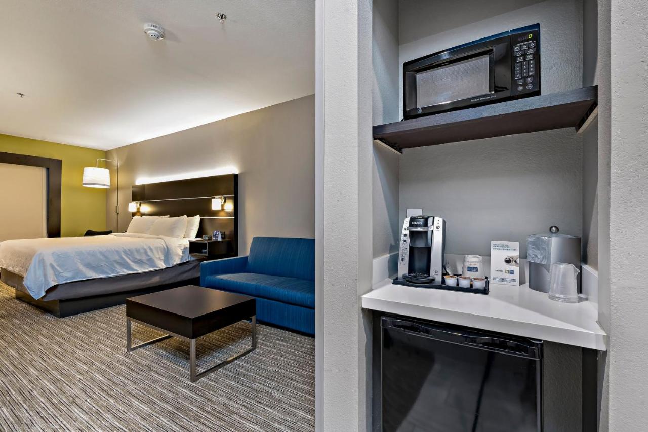  | Holiday Inn Express Hotel & Suites Kilgore
