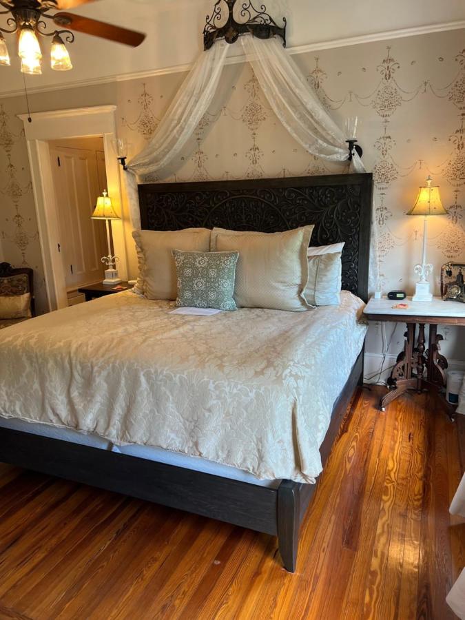  | Hoyt House Luxury Bed & Breakfast