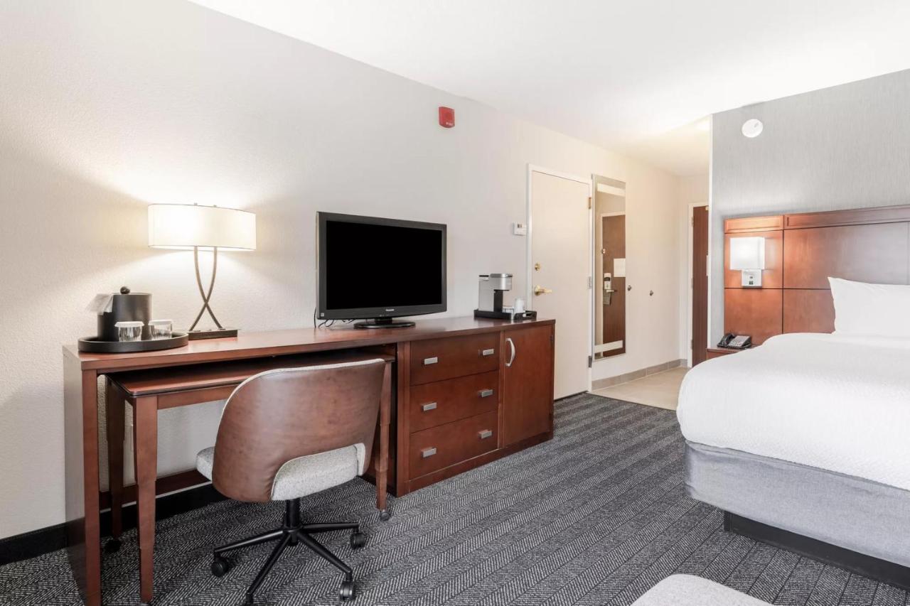 | Courtyard Burlington Williston