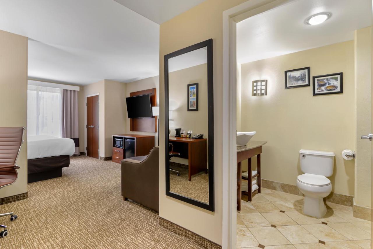 King Suite - Non-Smoking at Comfort Suites At Kennesaw State University