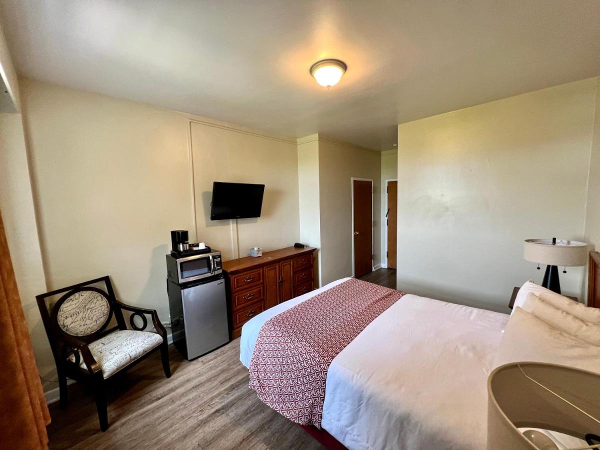 | Lenox Hotel and Suites