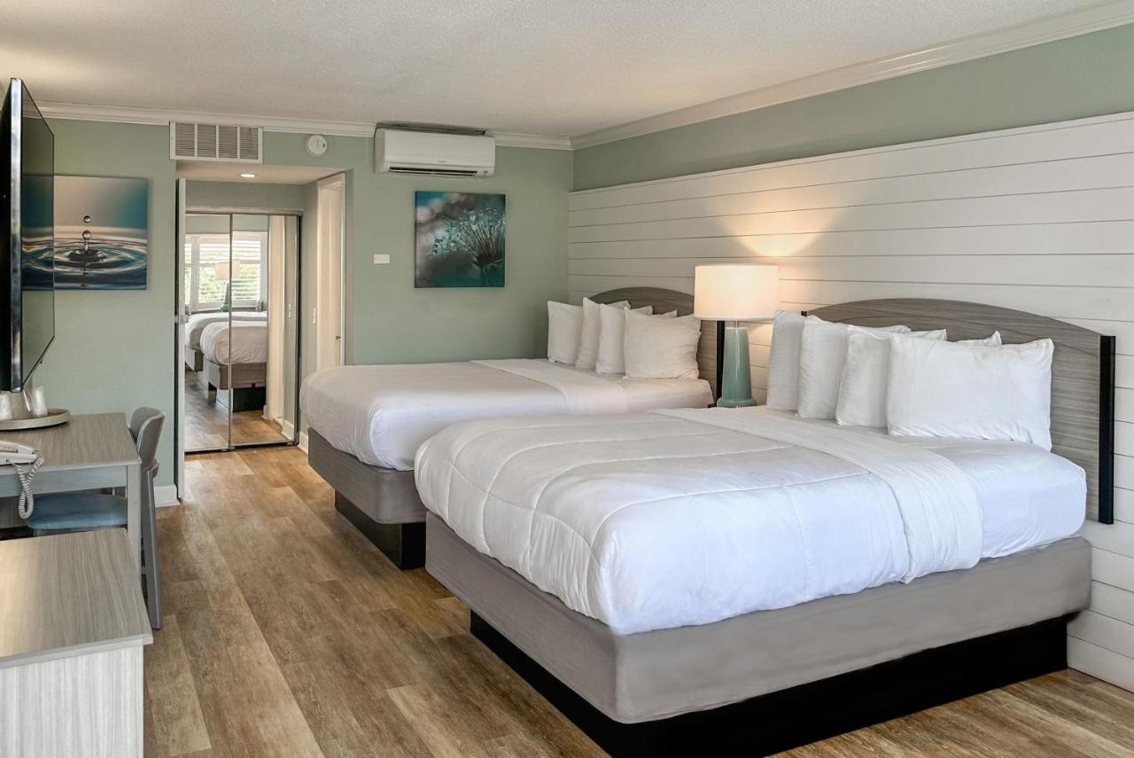 Standard Room with Two Queen Beds and Kitchenette - Ground Floor at Thunderbird Beach Resort