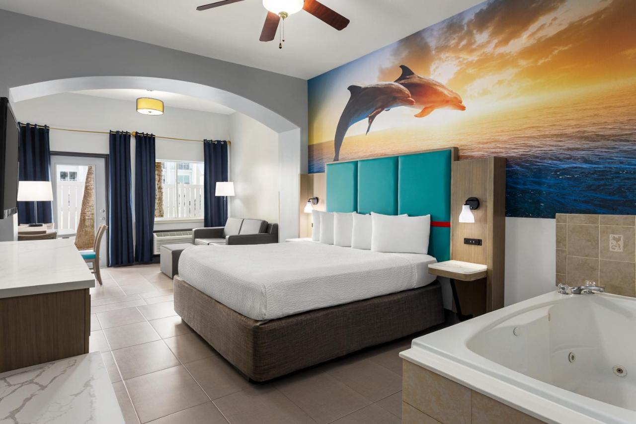King Suite with Spa Bath at La Copa Inn Beach Hotel