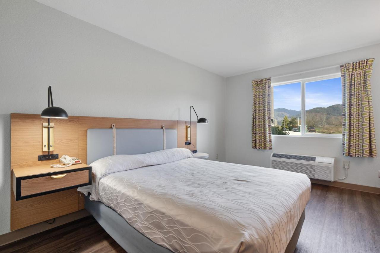 | Garibaldi Inn at the Bay