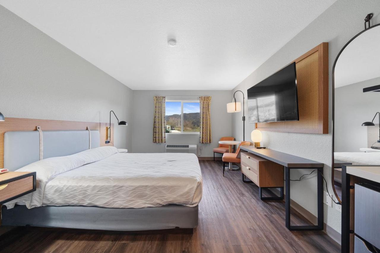 | Garibaldi Inn at the Bay