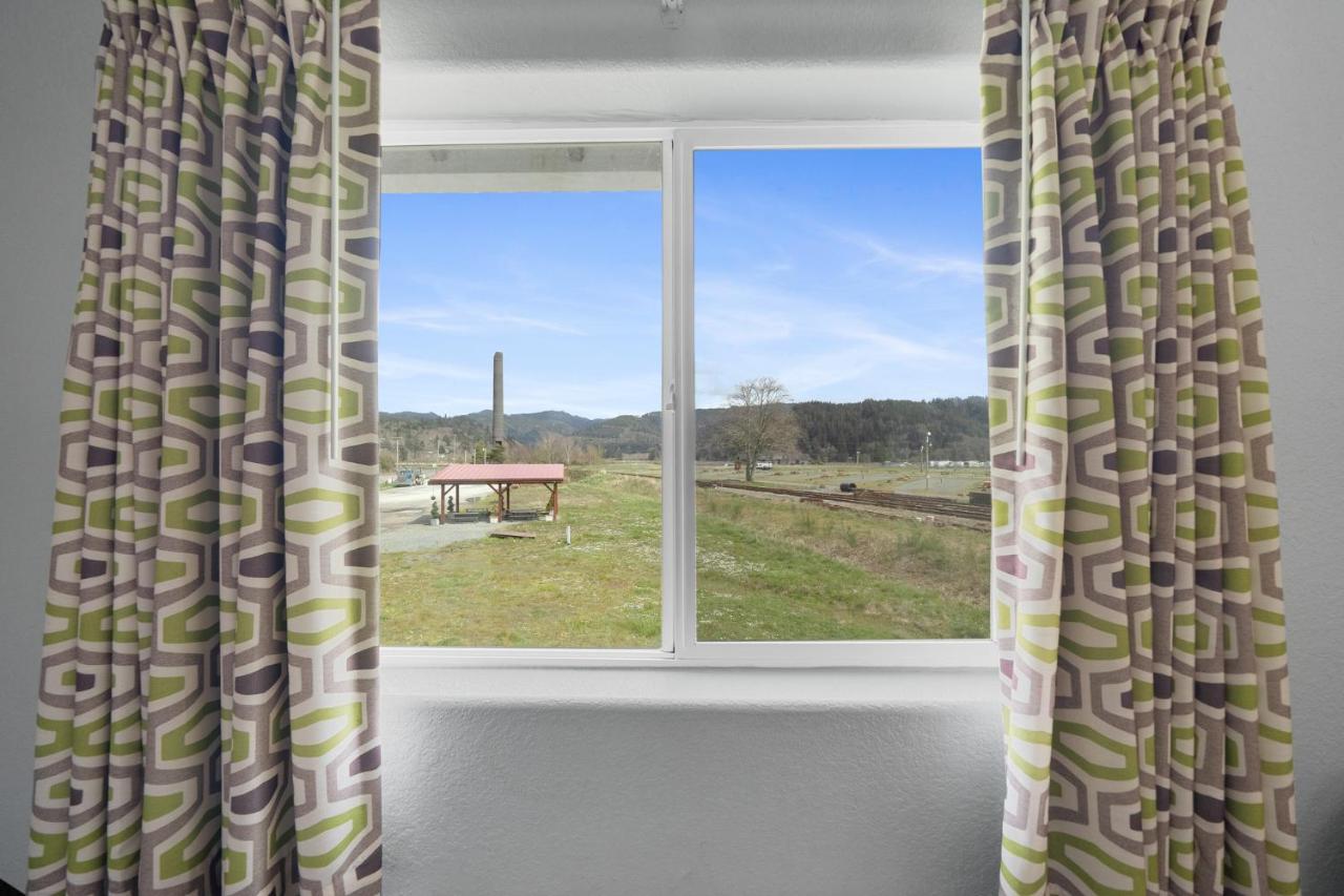 | Garibaldi Inn at the Bay