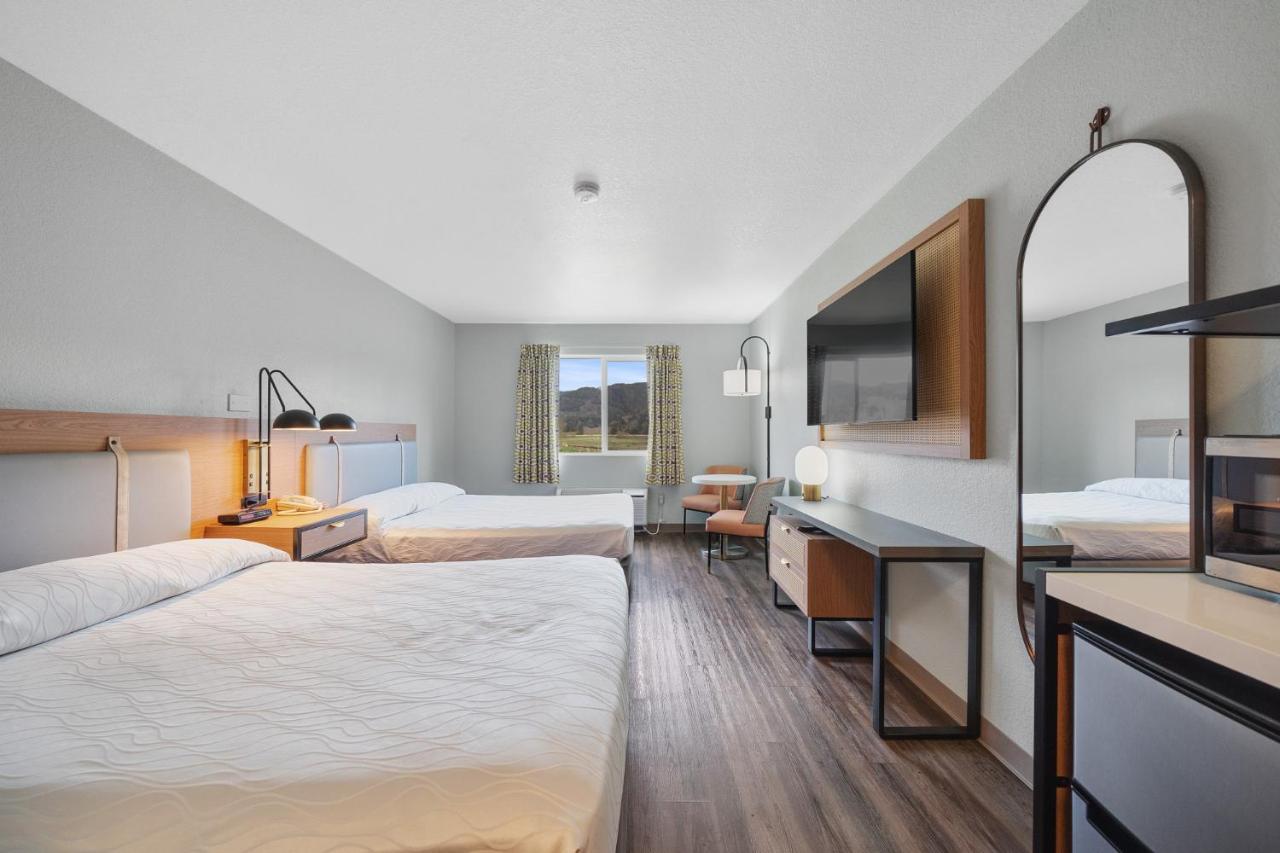| Garibaldi Inn at the Bay