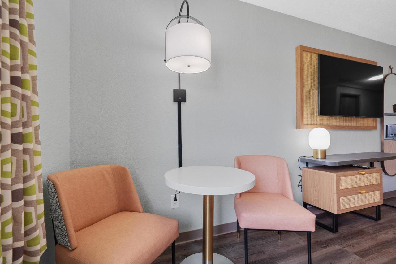 | Garibaldi Inn at the Bay