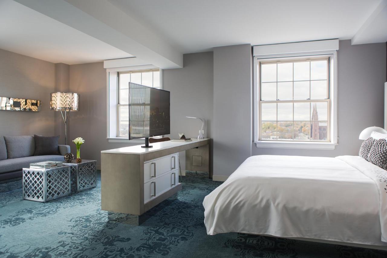 Deluxe King Room at Renaissance Albany Hotel