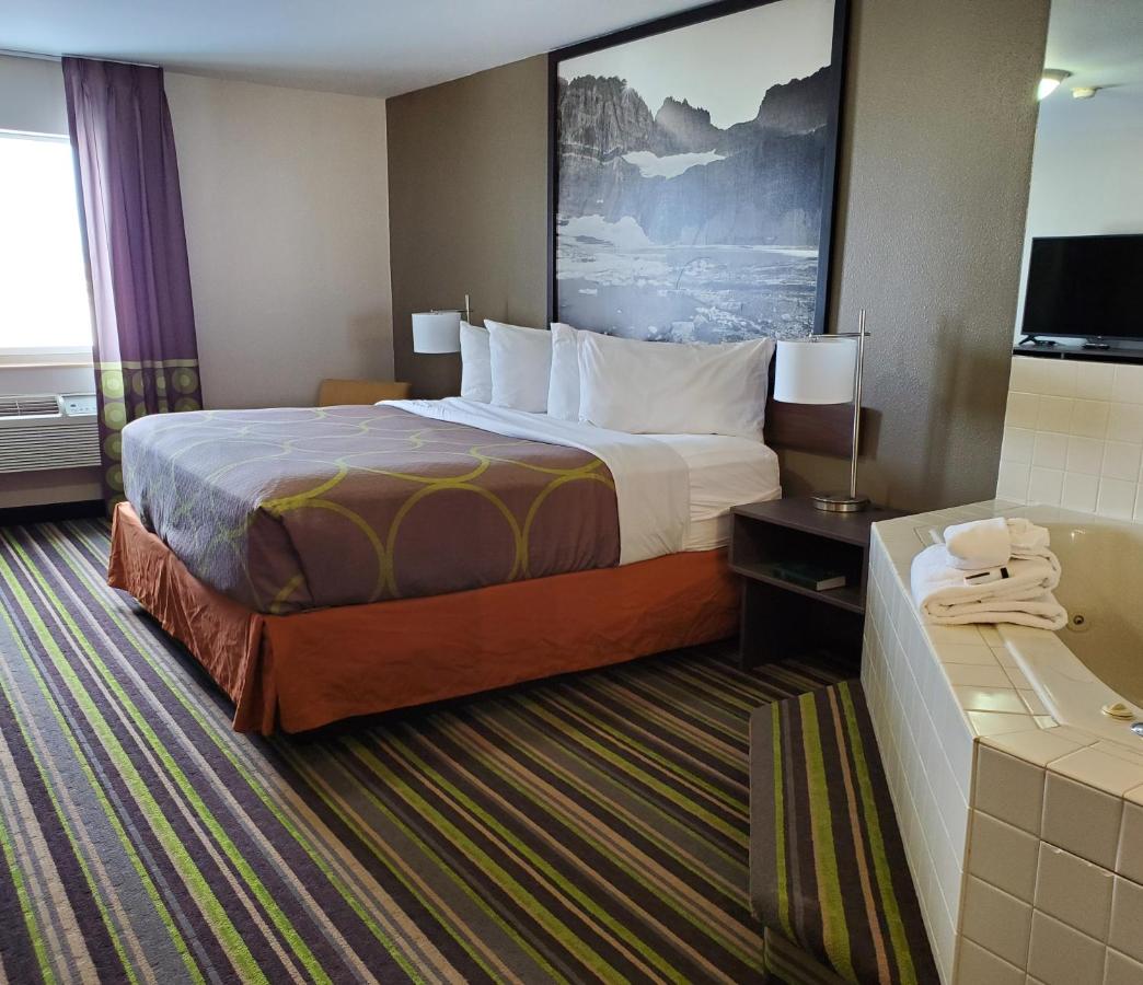 Deluxe King Room - Smoking at Super 8 by Wyndham Belgrade/Bozeman Airport