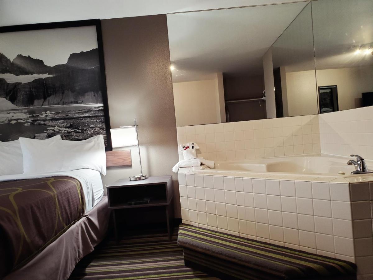 Deluxe King Room - Smoking at Super 8 by Wyndham Belgrade/Bozeman Airport