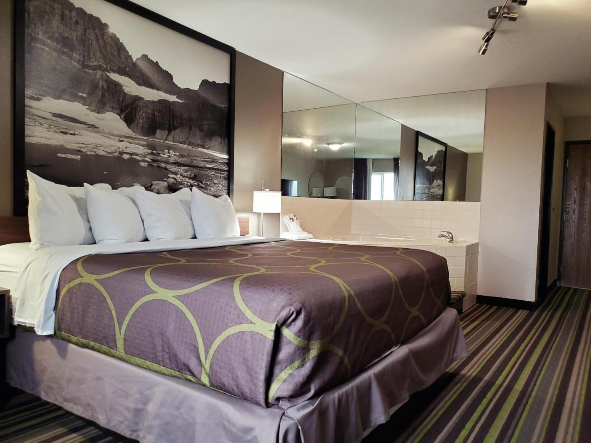 Deluxe King Room - Smoking at Super 8 by Wyndham Belgrade/Bozeman Airport