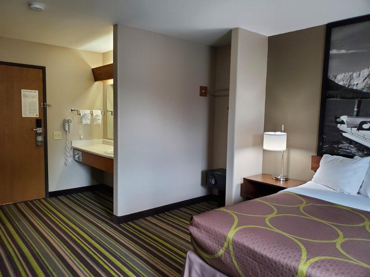 King Room - Non-Smoking at Super 8 by Wyndham Belgrade/Bozeman Airport