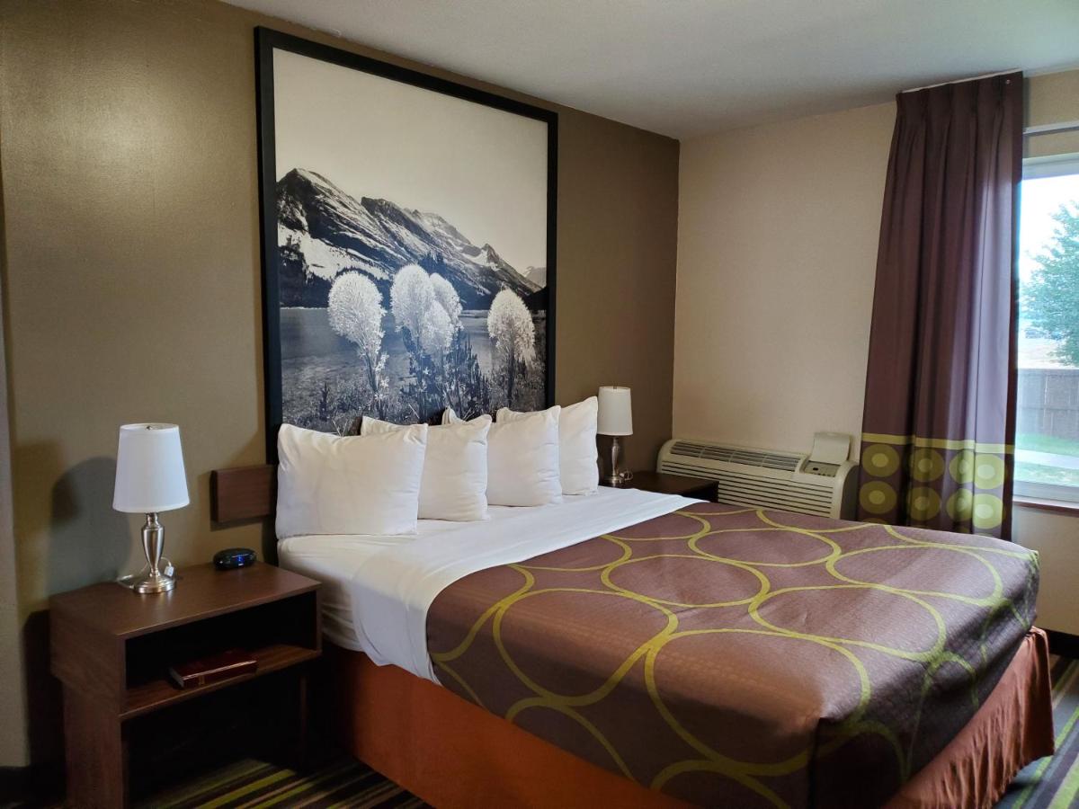 Queen Room - Non-Smoking at Super 8 by Wyndham Belgrade/Bozeman Airport