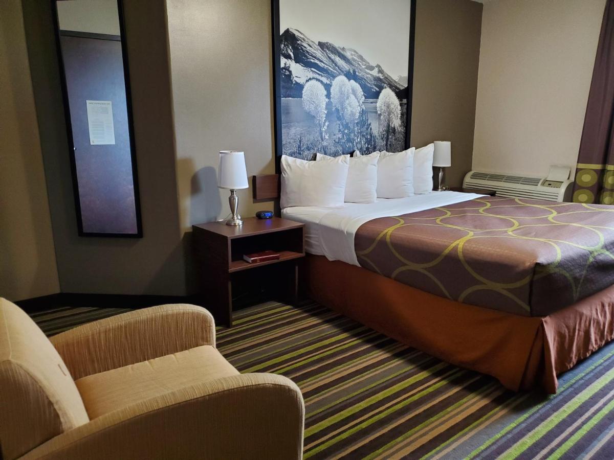 Queen Room - Mobility Access/Non-Smoking at Super 8 by Wyndham Belgrade/Bozeman Airport