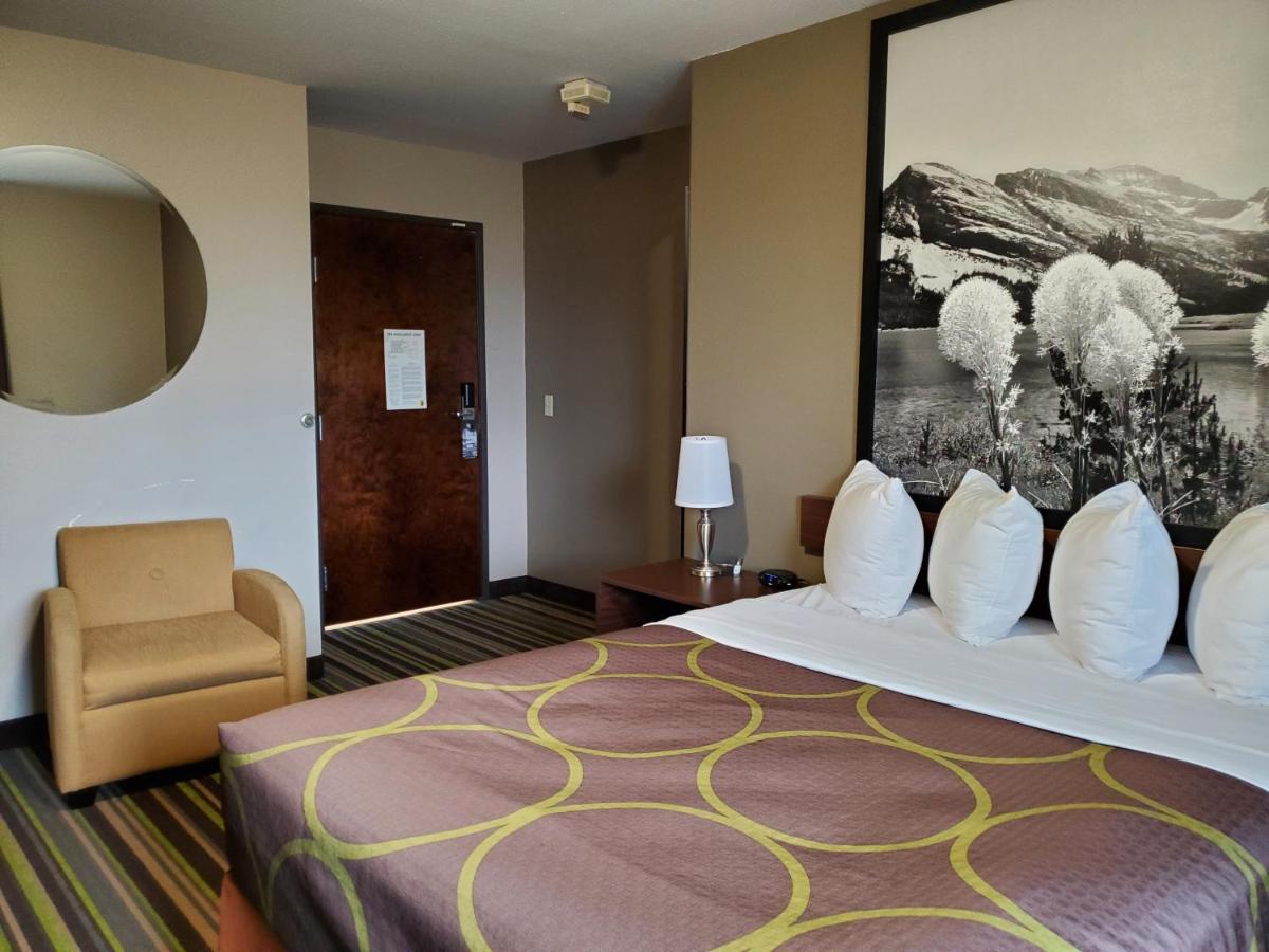 Queen Room - Mobility Access/Non-Smoking at Super 8 by Wyndham Belgrade/Bozeman Airport