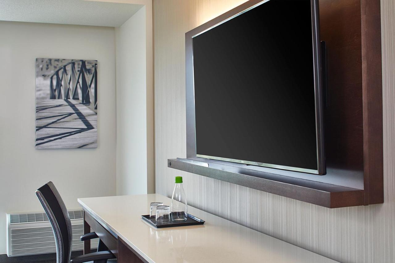 | Courtyard by Marriott Minneapolis West