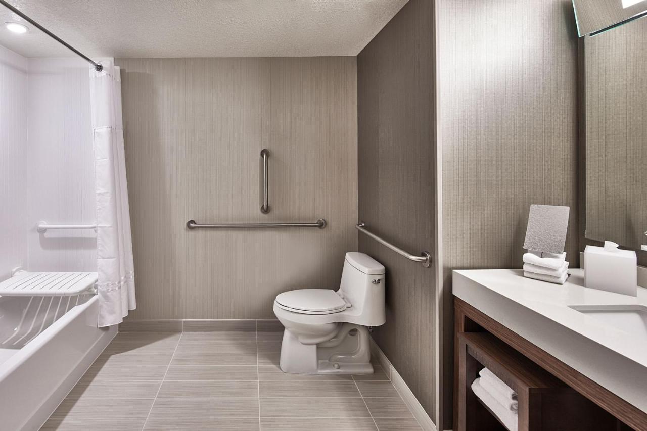 | Courtyard by Marriott Minneapolis West