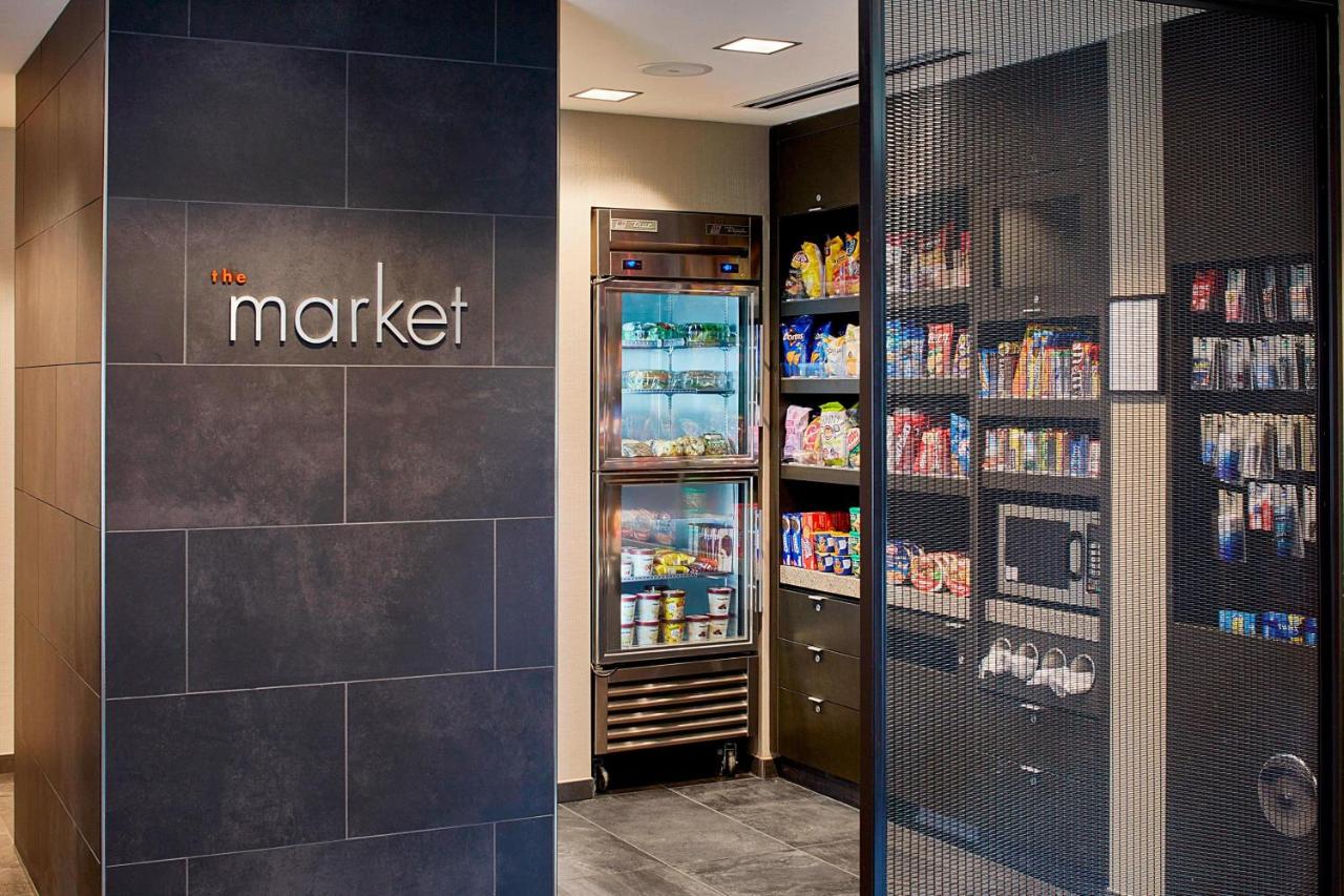| Courtyard by Marriott Minneapolis West