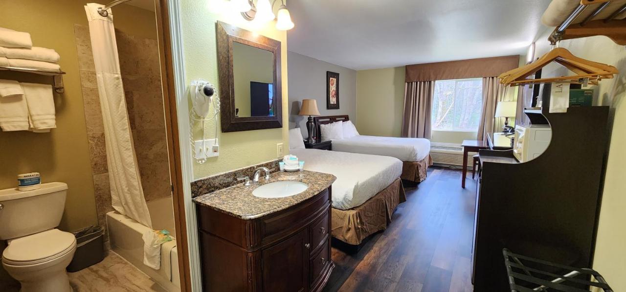  | Crest Trail Lodge