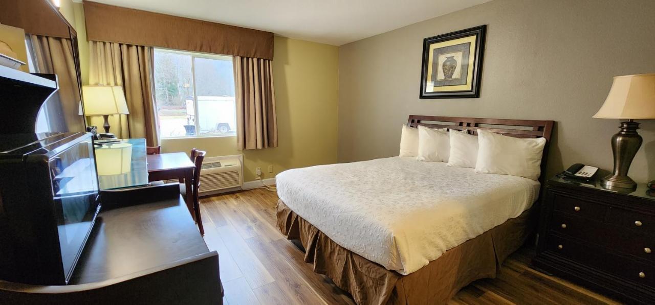 | Crest Trail Lodge