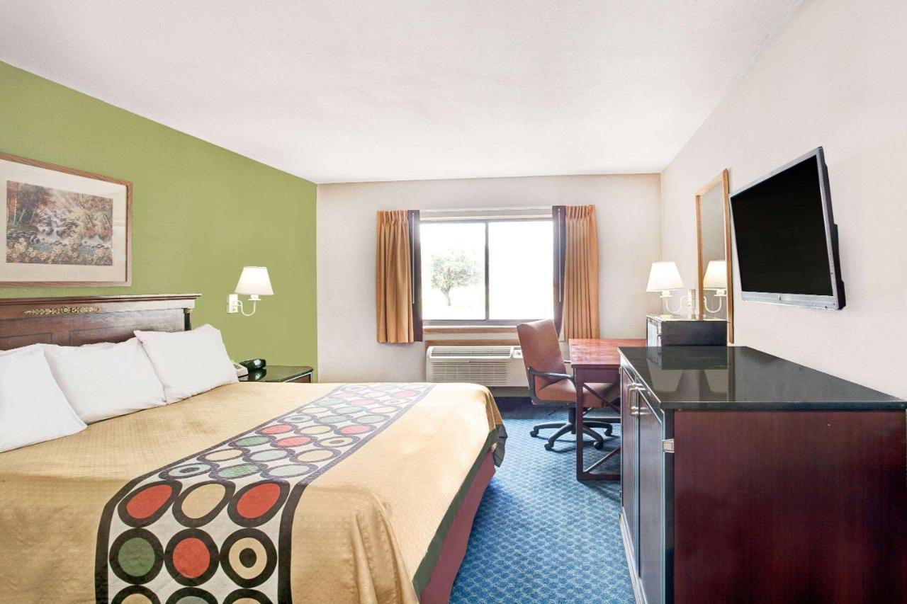| Super 8 by Wyndham West Memphis