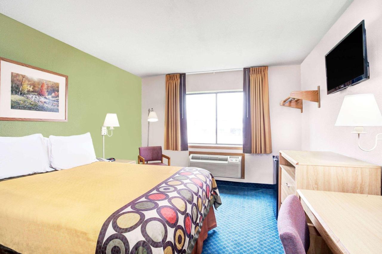 | Super 8 by Wyndham West Memphis