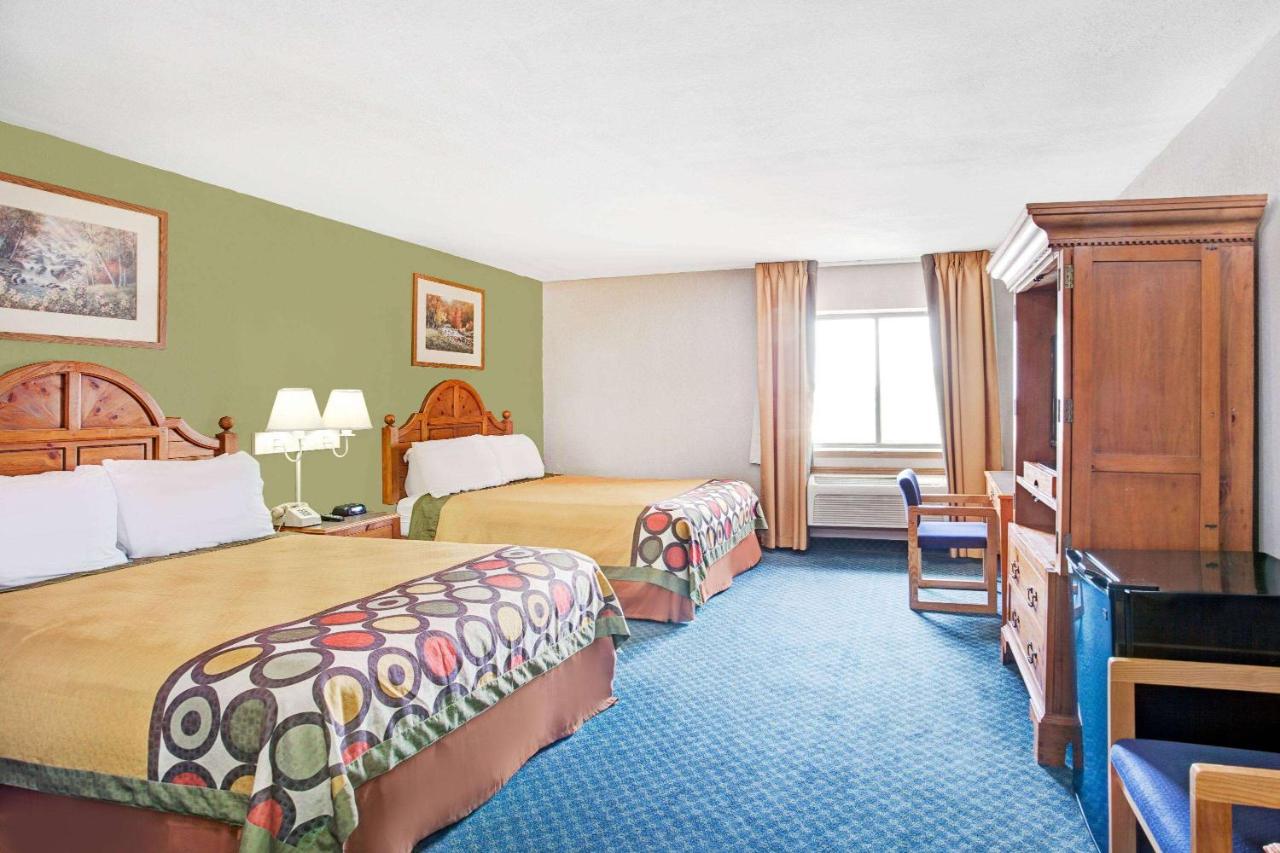| Super 8 by Wyndham West Memphis