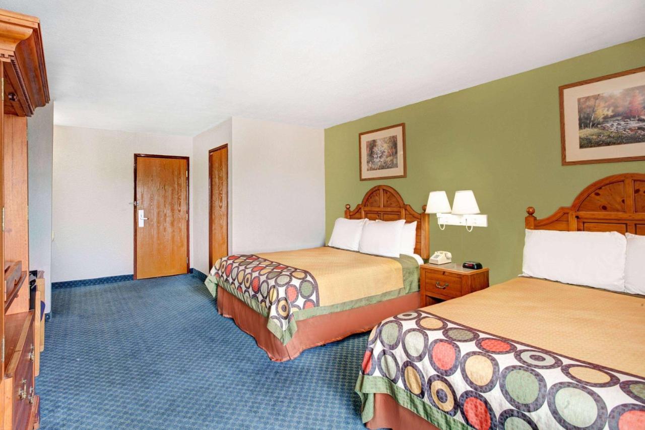 | Super 8 by Wyndham West Memphis