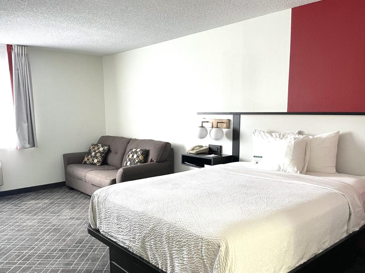 Queen Room with Sofa Bed - Non-Smoking at Ramada by Wyndham Waupaca
